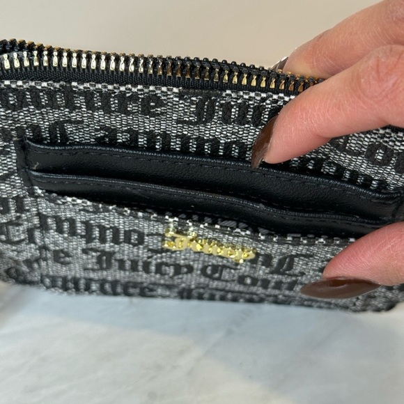 🔥Juicy Couture Black and Gold Women's Wristlet With multiple Compliments🔥 - Picture 4 of 5